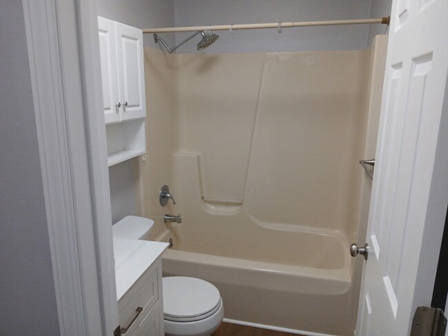 Building Photo - 916 Millis Ave