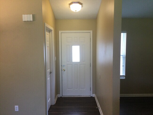 Foto del edificio - 252 Woodfield Drive