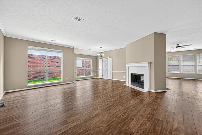 Foto del edificio - 2143 Mossy Trail Dr