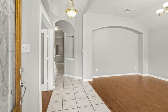 Building Photo - 12906 Quail Park Dr