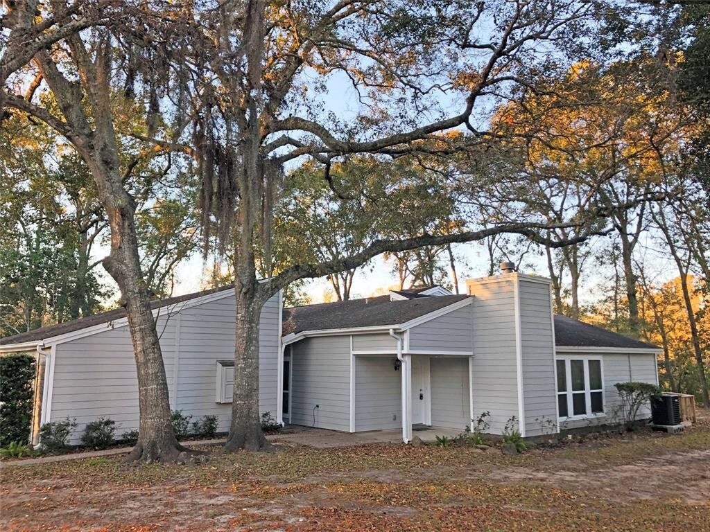 Primary Photo - 1101 Winding Way Dr