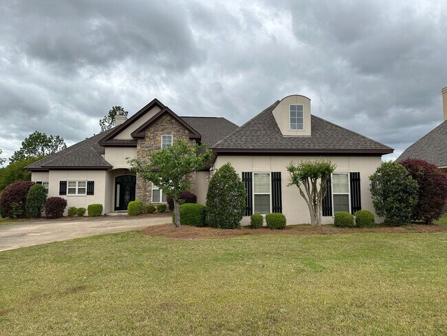 Foto del edificio - 5 Bedroom Single Family Home in Pike Road