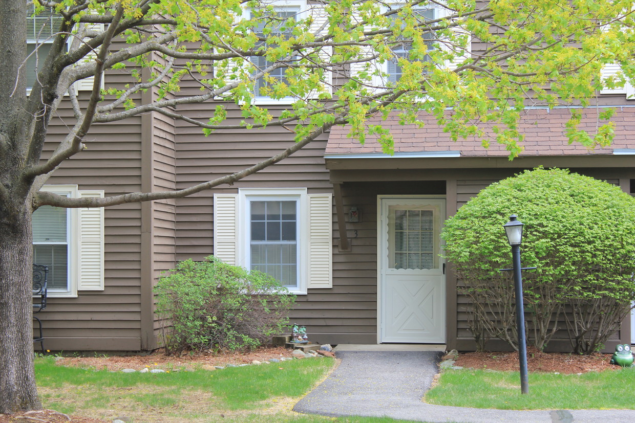 Front Entrance with Maple Tree - 3 Hayes Ave