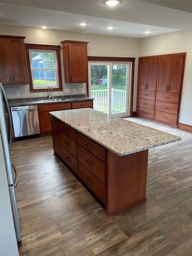 Building Photo - Remodeled 5 Bedroom Home in Foley!