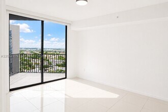 Building Photo - 5252 Paseo Blvd