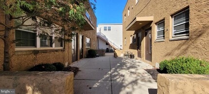 Building Photo - 3 W Park Ave