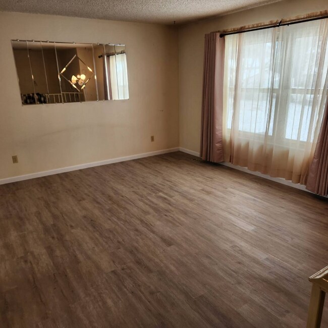 Foto del edificio - 2448 S Evanston St