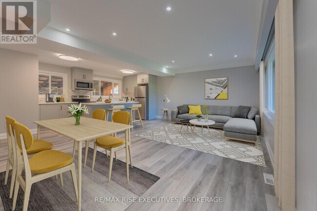 Photo du bâtiment - 740 Collins Bay Rd