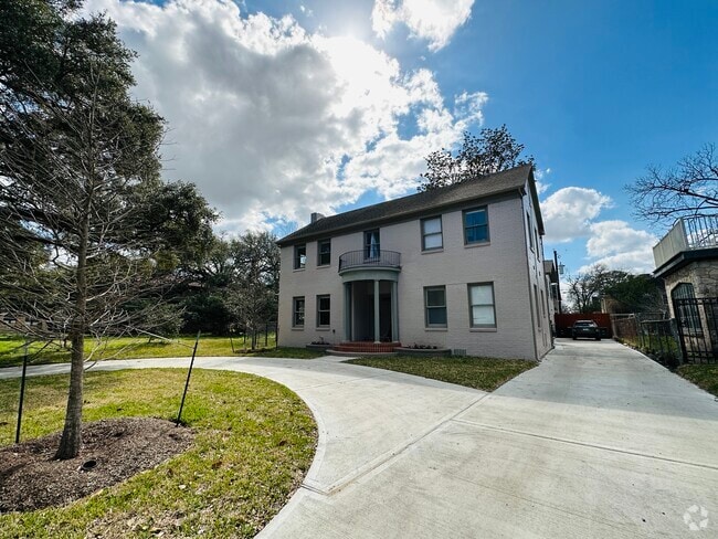 Restored Historic Home with circular driveway - 2506 Rosedale St