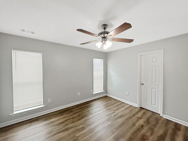 Building Photo - 5655 Kaitlyn Dr W