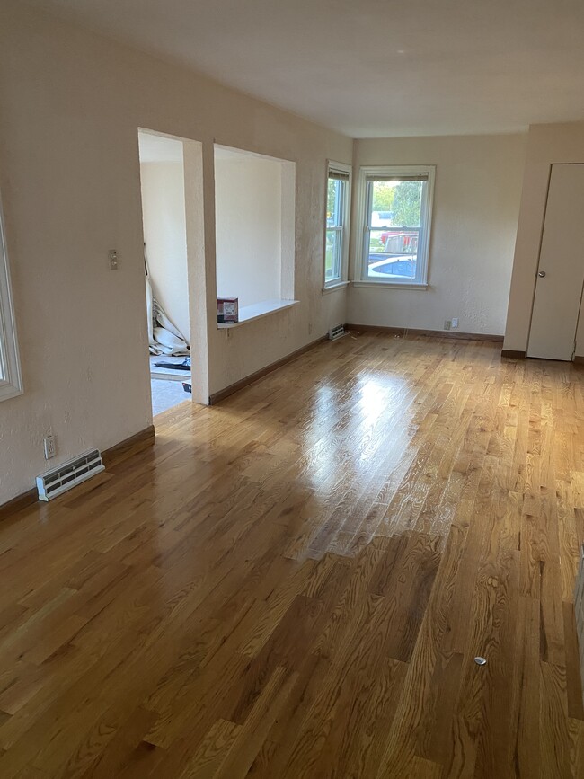 DINING ROM LOOKING TO LIVING ROOM - 420 Shoreland Rd
