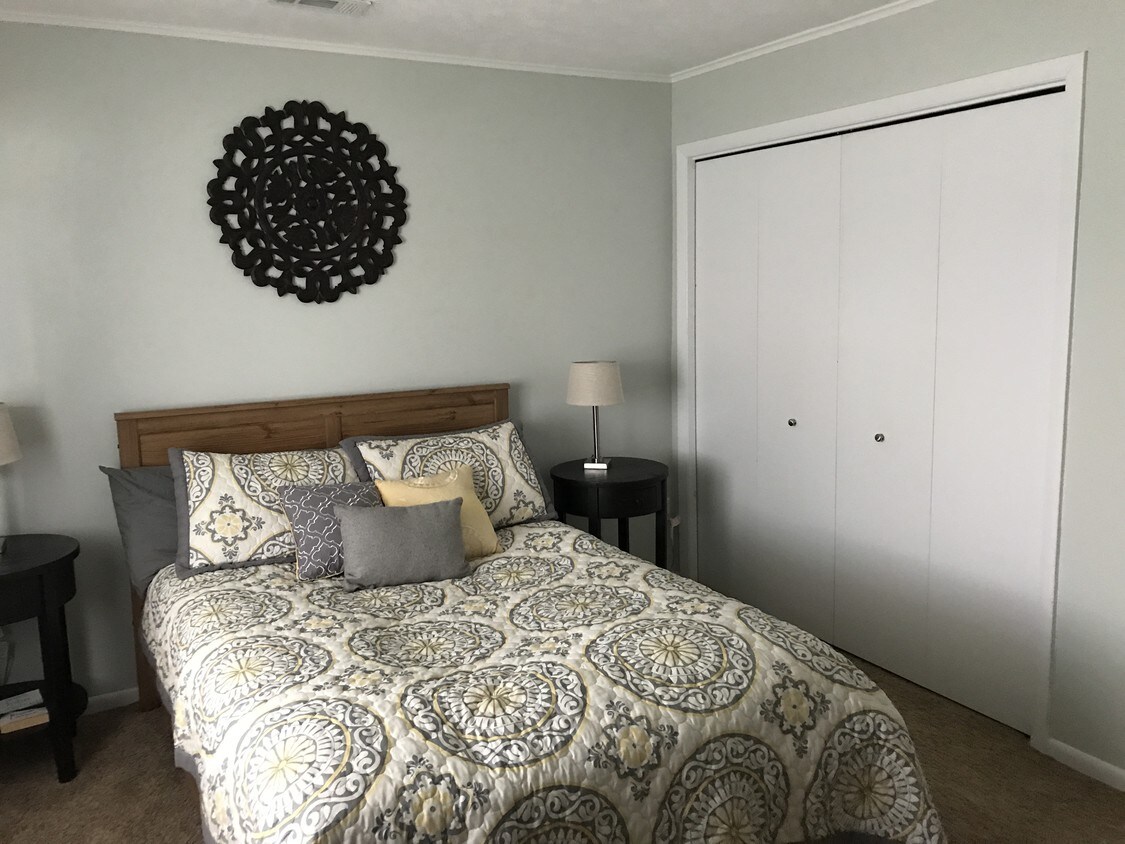 1096 Bayshore Dr SW, Byron Center, MI 49315 Condo for Rent in Byron Center, MI