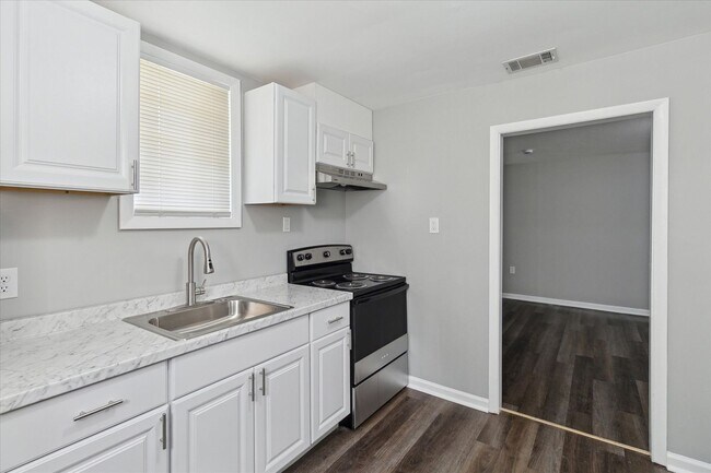 Foto del edificio - Huge East Savannah 4BR/2BA House For Rent