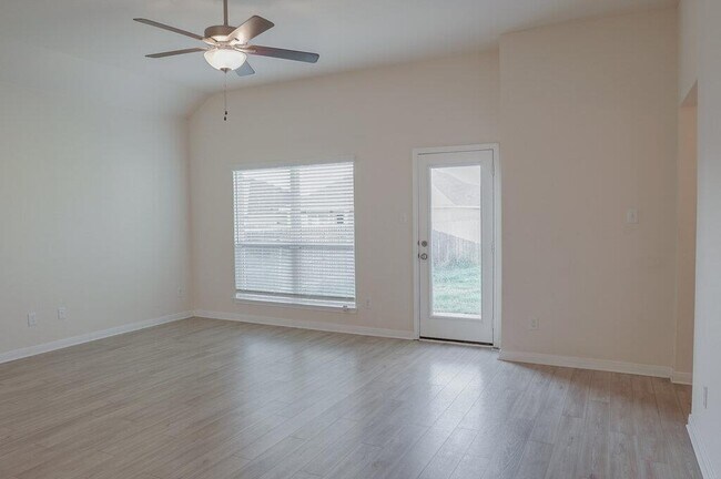 Building Photo - 3027 Dade Loop