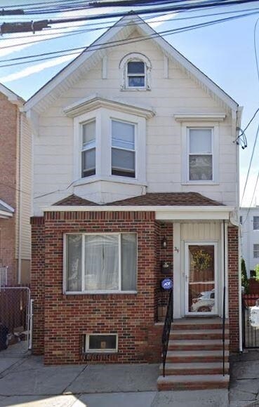 Primary Photo - 39 Maple St