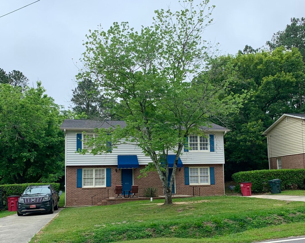 Front of townhomes - 4569 Ayers Rd