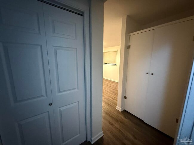 Building Photo - 27 Cloverland Ct
