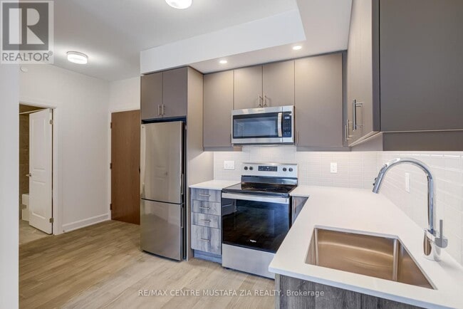 Building Photo - 3240-3240 William Coltson Ave
