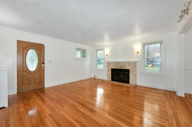 Building Photo - 183 Riveredge Rd