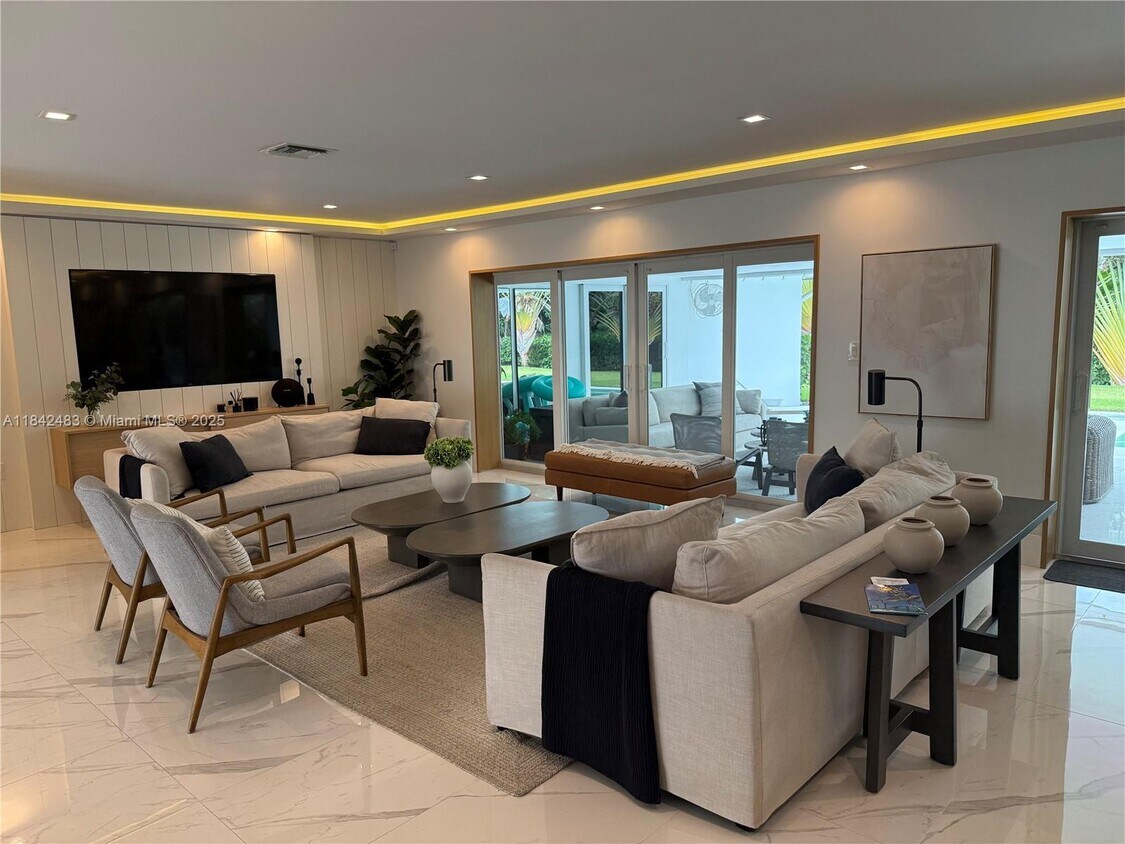 Foto principal - 1001 Diplomat Pkwy