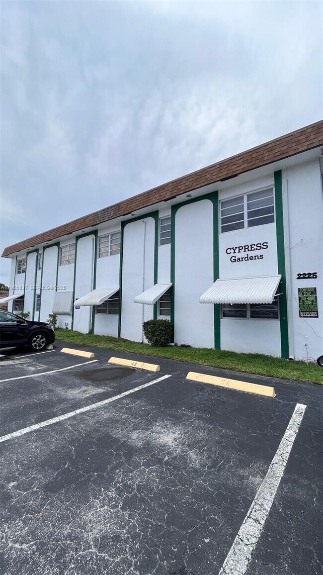 Building Photo - 2219 Polk St