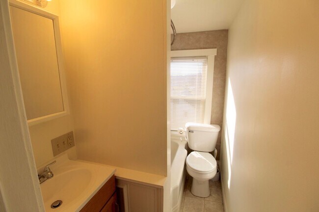 Foto del edificio - Studio apartment next to EMU for rent! - 1131-A Shenandoah St.