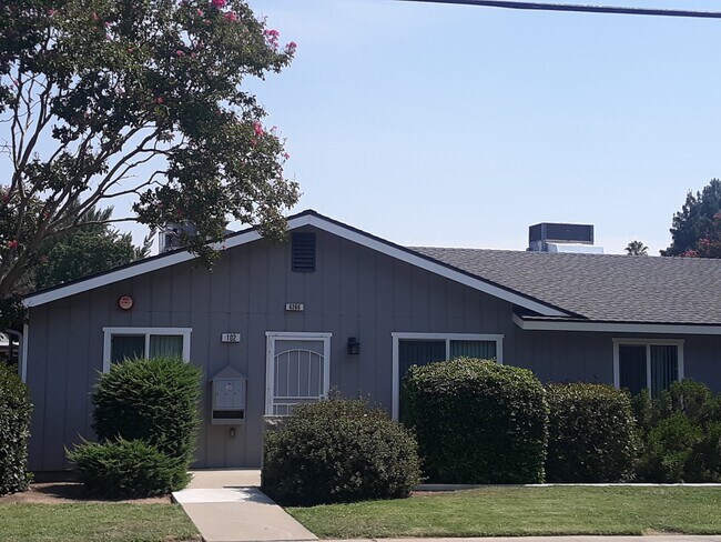 Building Photo - 6266 N Fresno St