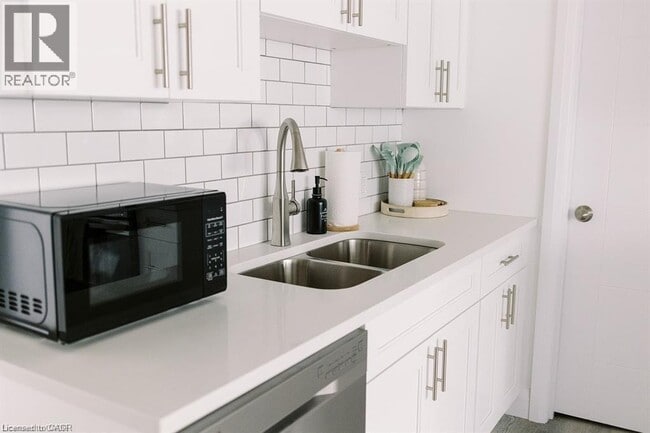 Photo du bâtiment - 261 Belmont Ave W