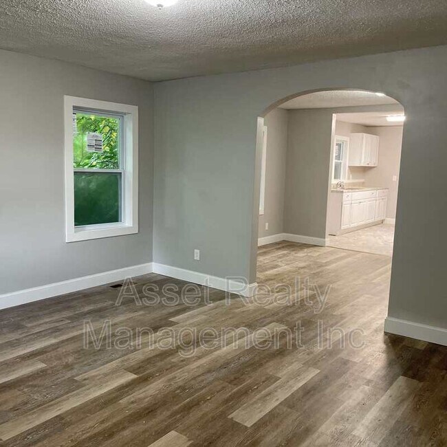 Foto del edificio - 3821 Hampton Ave