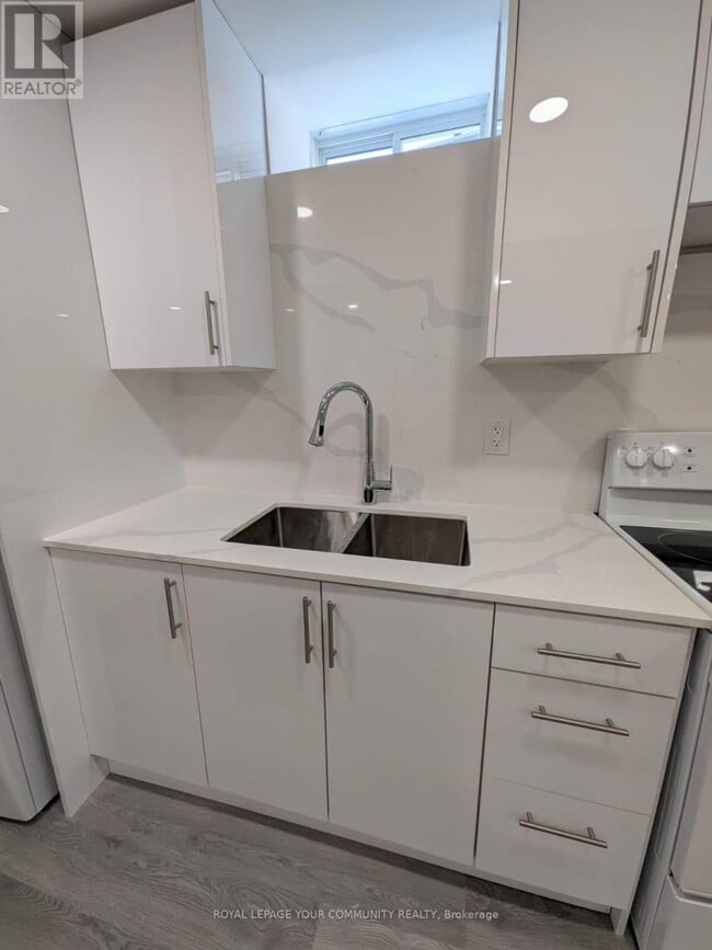 Building Photo - 102 Kentledge Ave