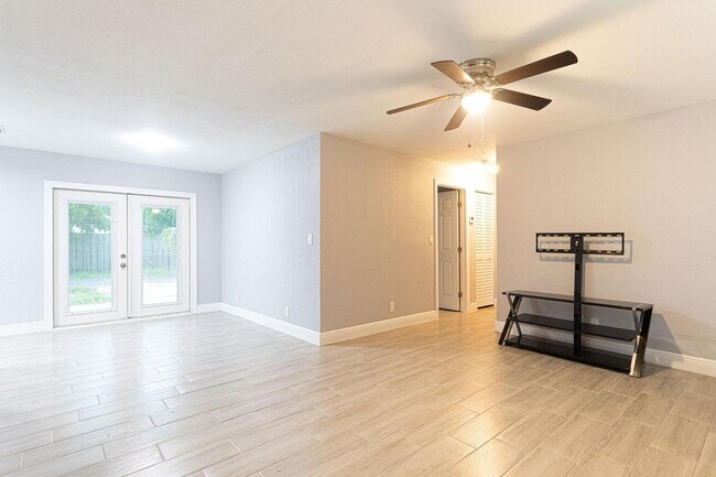 Foto del edificio - 2181 NE 1st Ln