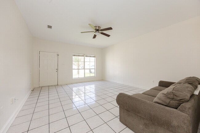 Foto del edificio - 9540A Lindale Ave