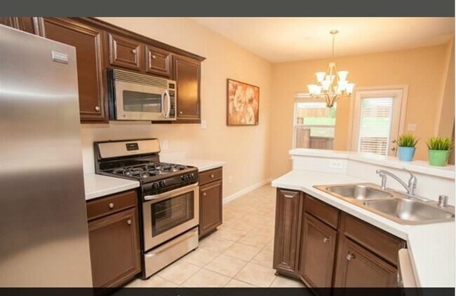Foto del edificio - 8734 San Bernard Street