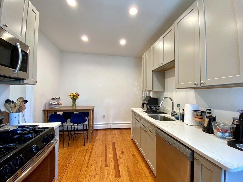 Foto principal - 321 Dorchester St