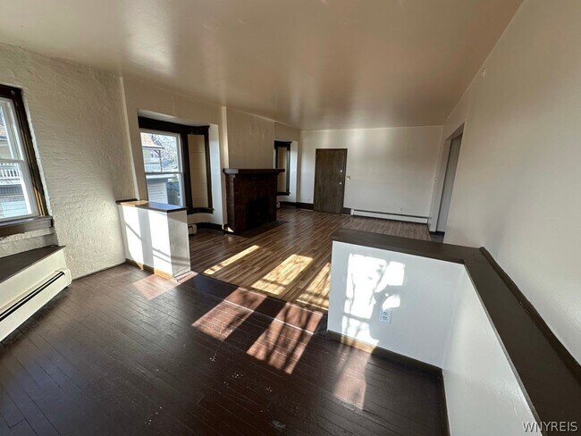 Foto del edificio - 654 Hertel Ave