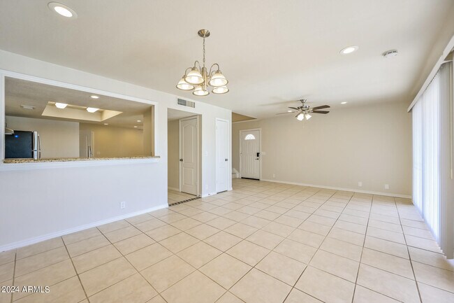 Building Photo - 1611 E Villa Maria Dr