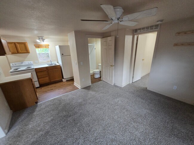 Building Photo - 403 23rd St