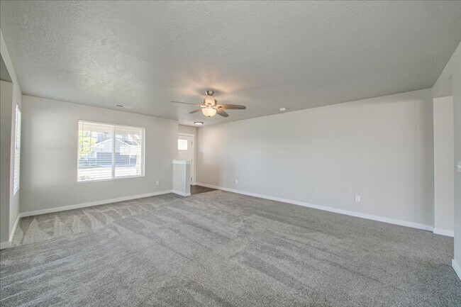 Foto del edificio - Two Story, Spacious Star Home!