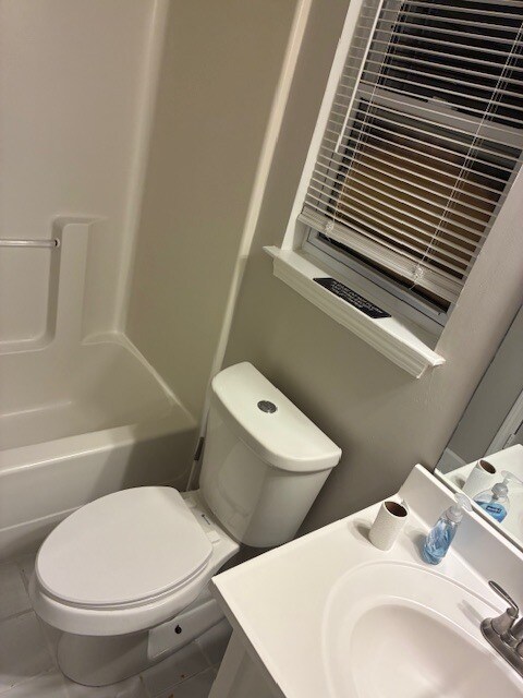 Private Bath - 2125 Hollywood Dr NW