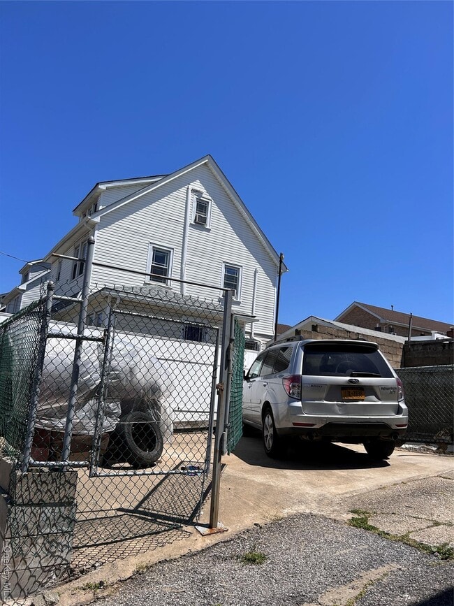 Building Photo - 132-1 135th Ave