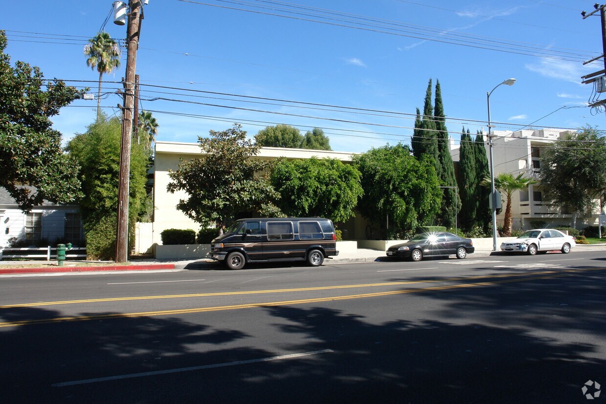 Primary Photo - 14641 Magnolia Blvd