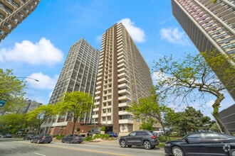 Building Photo - 6157 N Sheridan Rd