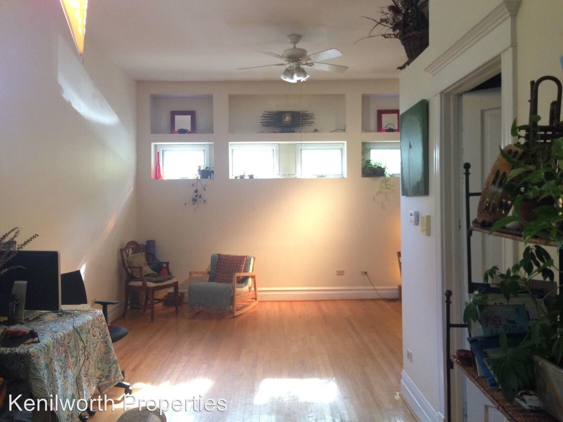 Primary Photo - 2213 N Leavitt St