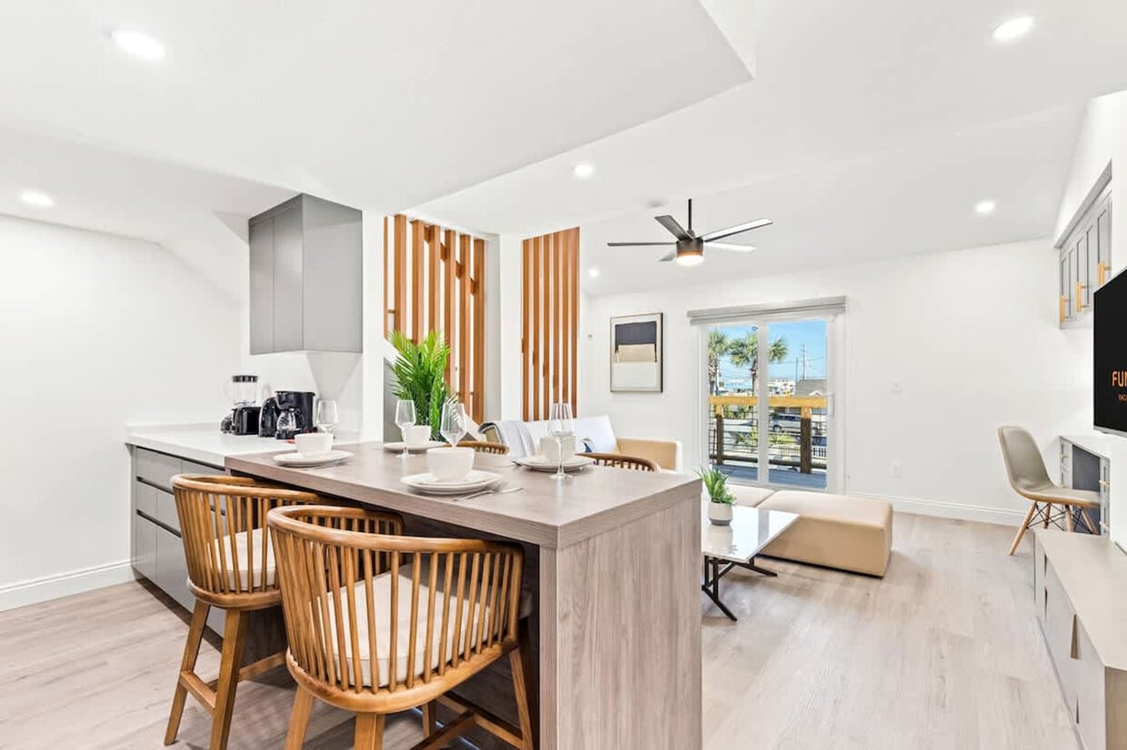 Foto principal - 8115 Thomas Dr