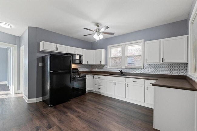 Foto del edificio - 6018 W Addison St