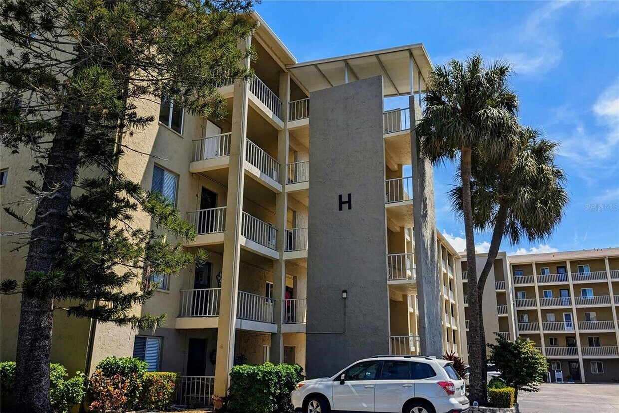 Foto principal - 55+ 2x2 Newly Renovated Condo