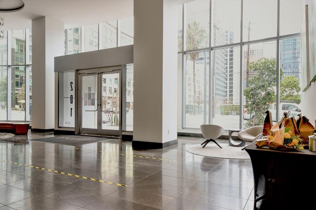 Building Photo - Epic REA - LUMINA Spacious & Bright - famo...