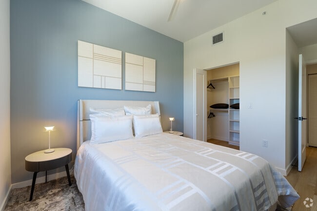 1BR, 1BA - 750SF - Bedroom - 101 Dania Beach