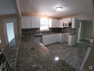 Building Photo - 2614 N Woodloch St