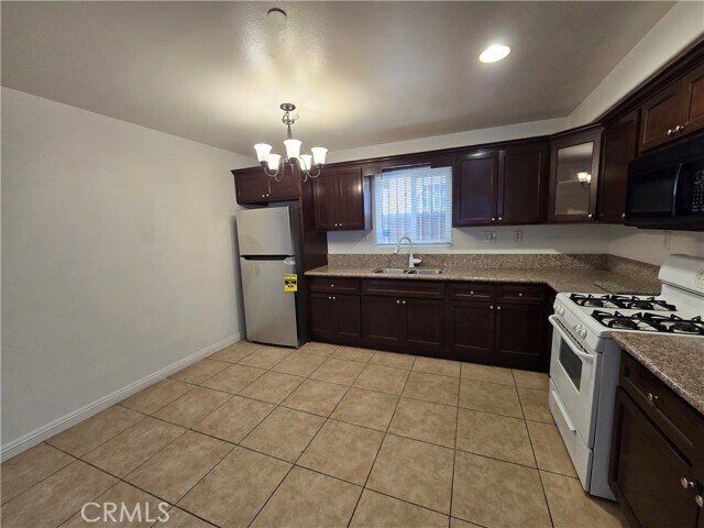 Building Photo - 10218 San Pedro St